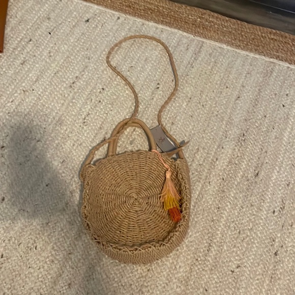 Crown Vintage Handbags - Crown Vintage straw Crossbody